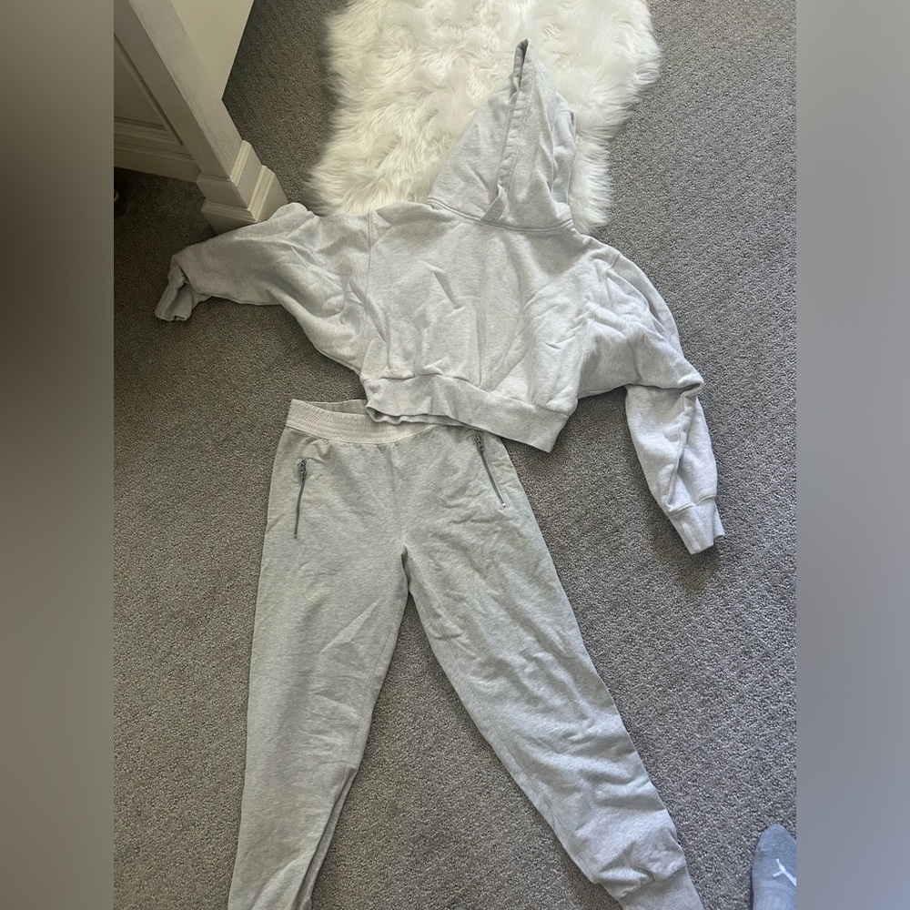 Aritzia Tna Gray Women's Jogger Set